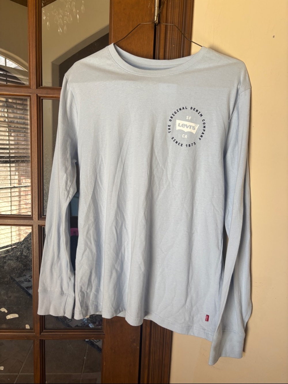 Levi’s long sleeve tee! Small